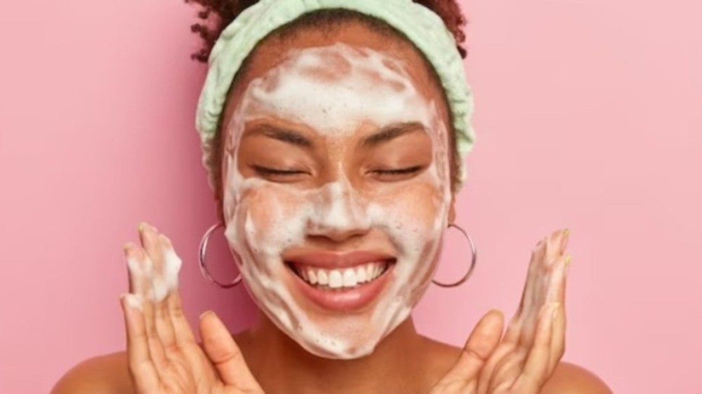 Entenda como os cuidados de skincare garantem uma vida saudável