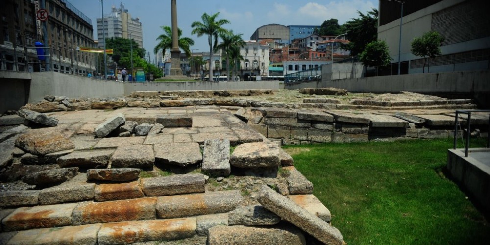 Arqueóloga carioca é premiada por descoberta do Cais do Valongo