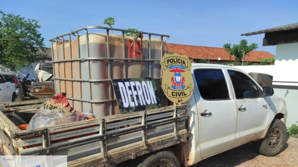 Polícia Civil prende 8 pessoas que transportavam combustível para garimpos ilegais na fronteira