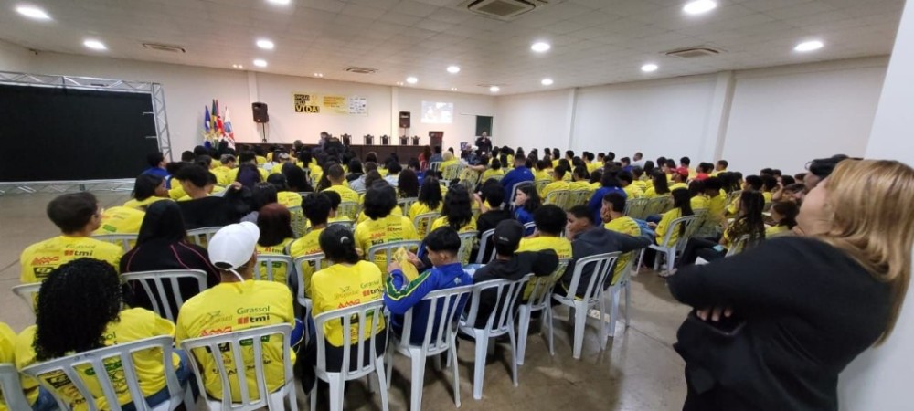 Campanha Opção pela Vida leva olhar humanizado a centenas de adolescentes em Rondonópolis