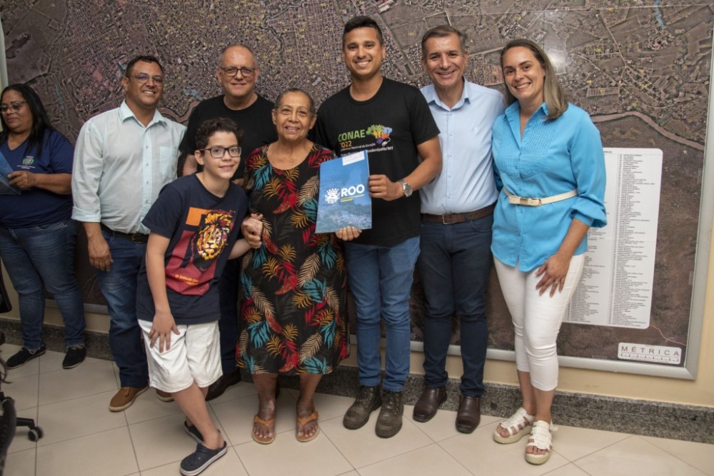 Prefeitura entrega mais 40 títulos de propriedade para moradores da região do residencial Lúcia Maggi