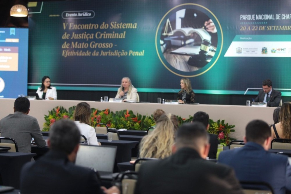 Conselheira Salise Sanchotene aborda controle de convencionalidade no Sistema Criminal em palestra