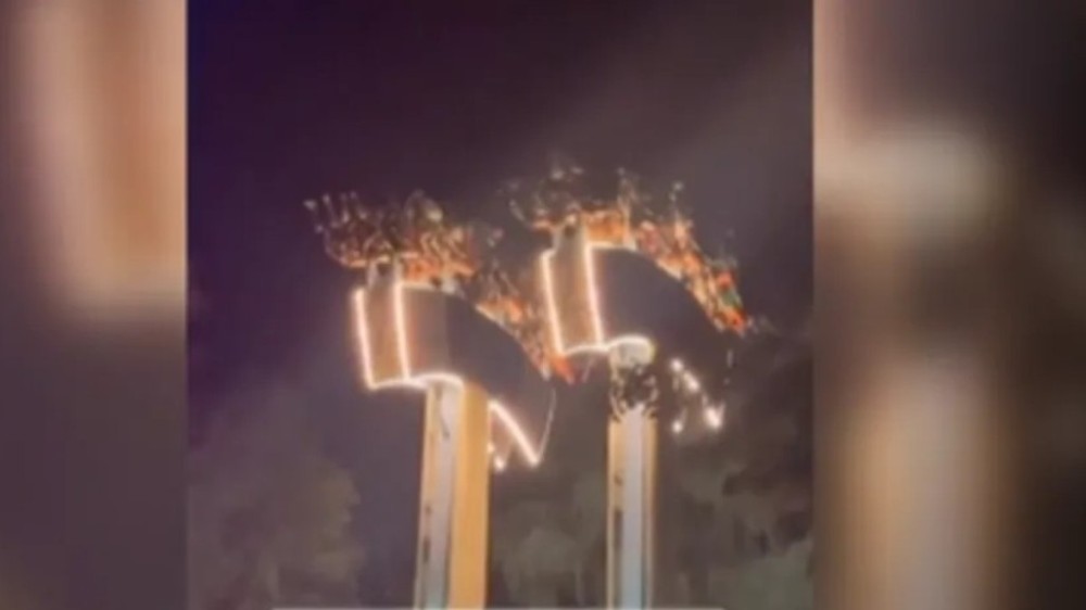 Vídeo: Brinquedo falha e deixa visitantes pendurados no Canadá