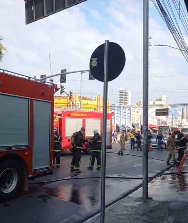Corpo de Bombeiros evita incêndio em estabelecimento comercial no centro de Cuiabá