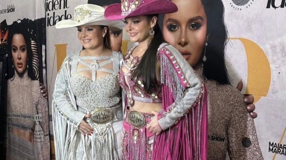 Maiara e Maraisa usam looks de Rainhas do Rodeio em show em Jaguariúna