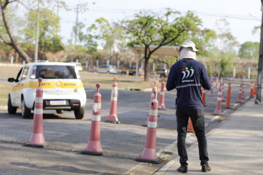 Processos para 1ª CNH iniciados entre 2019 e 2022 devem ser finalizados até dezembro