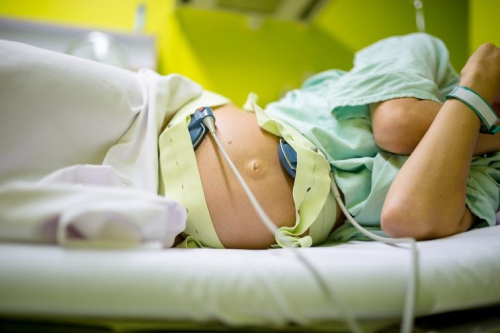 Comissão especial ouve vítimas de violência obstétrica nesta quarta