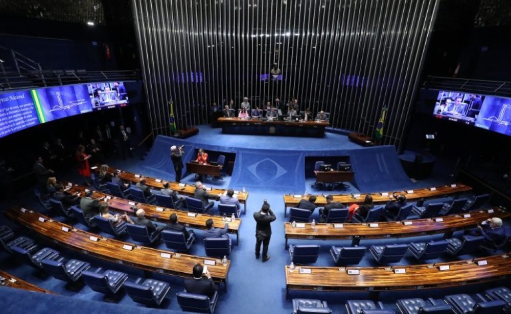 Congresso promulga emenda que mantém cidadania brasileira de quem obtém outra nacionalidade