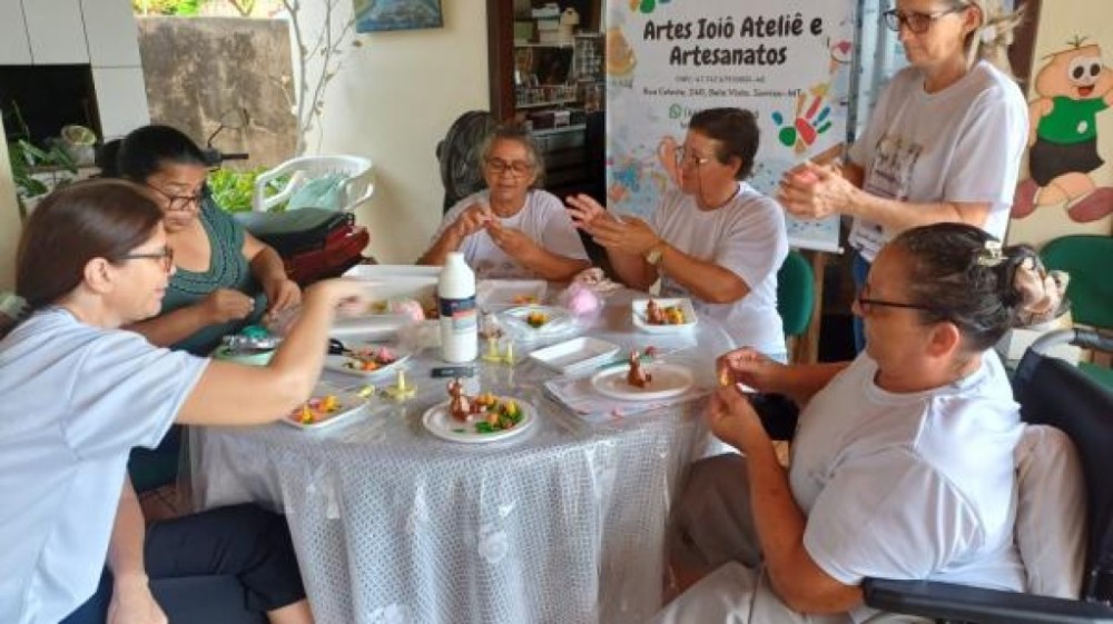Projeto de artesã estimula idosos e pessoas com deficiência em Sorriso