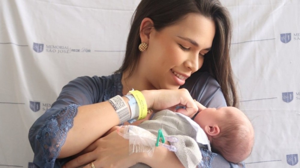 Laís Brito fala dos cuidados com o filho recém-nascido: 