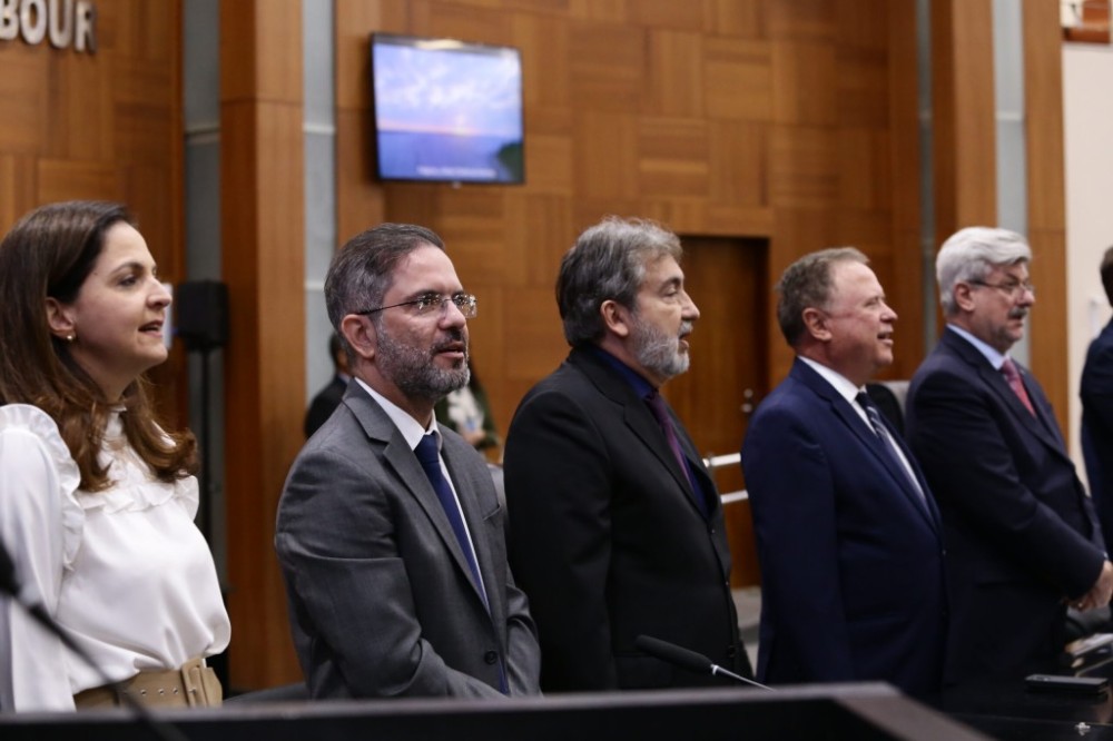 Ministro do STJ recebe título de cidadão mato-grossense e comenda na ALMT