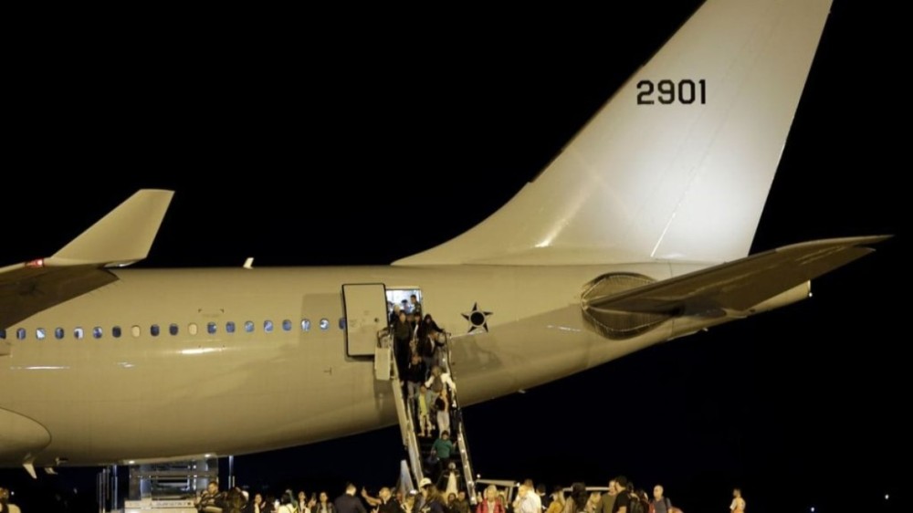 Mais um avião da FAB com brasileiros vindos de Israel chega ao Brasil