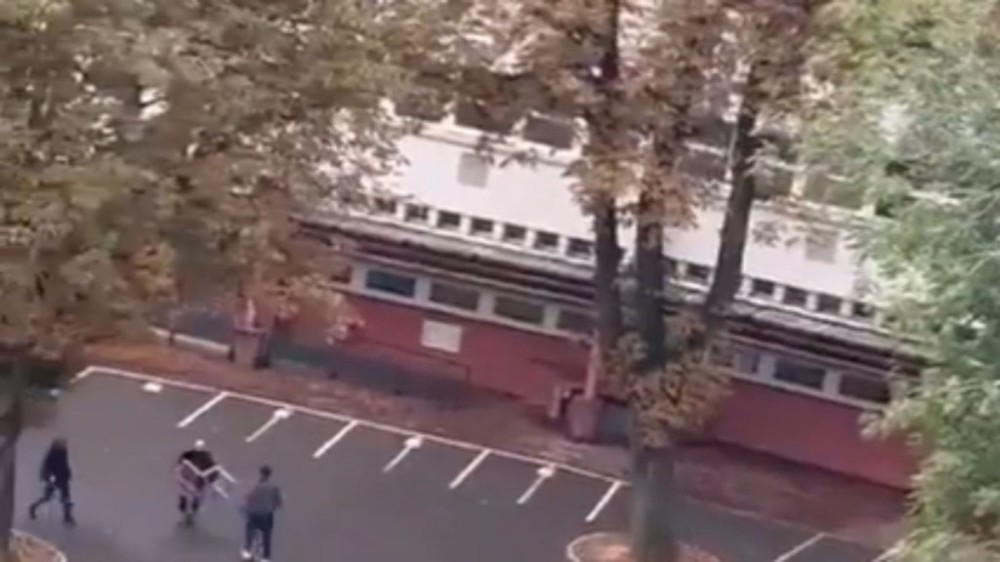Ataque em escola na França: homem esfaqueia alunos e mata professor