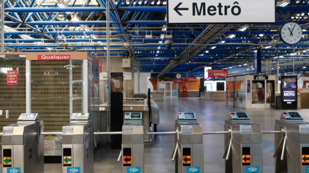 Metrô de SP demite 5 funcionários por paralisação surpresa no feriado