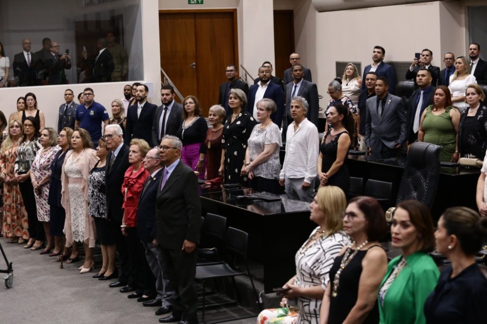 Cerimonialistas foram homenageados em sessão especial na noite de terça (24)