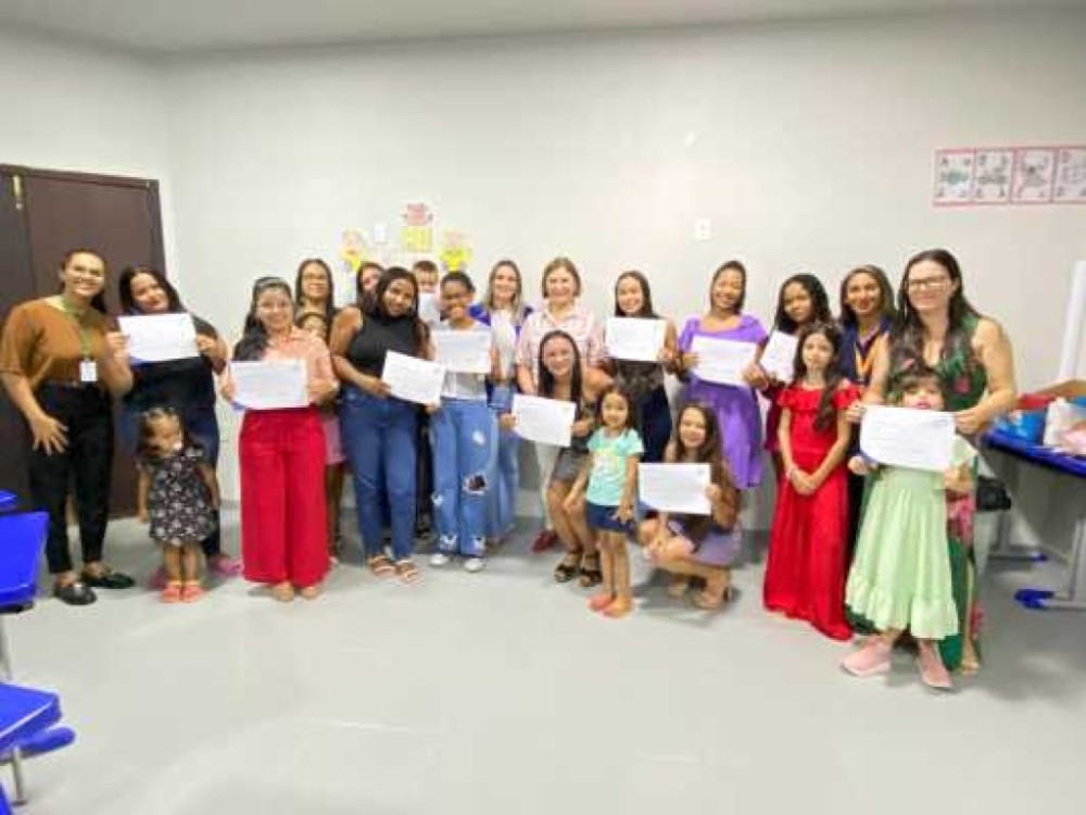 Mulheres concluem curso de recepcionista em Lucas do Rio Verde