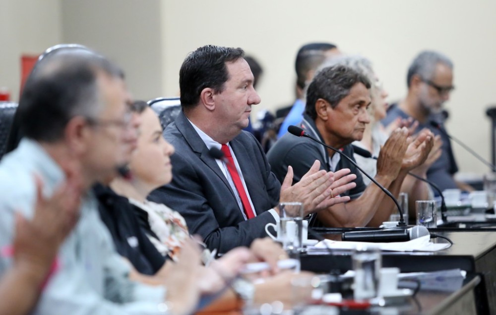 Projeto que propõe a criação de escolas cívico-militares é discutido na ALMT