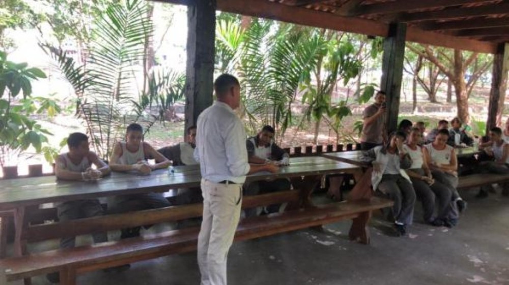 Facem e Escola Militar fazem replantio de árvores na área Verde Central