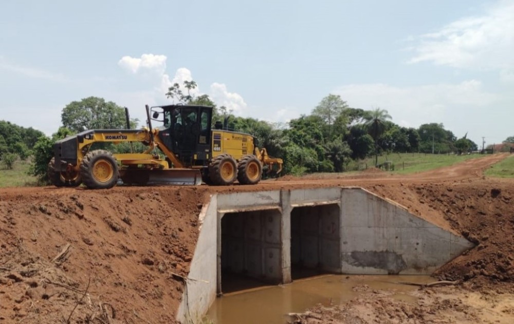Agricultura substitui ponte de madeira por aduelas no Córrego dos Macacos