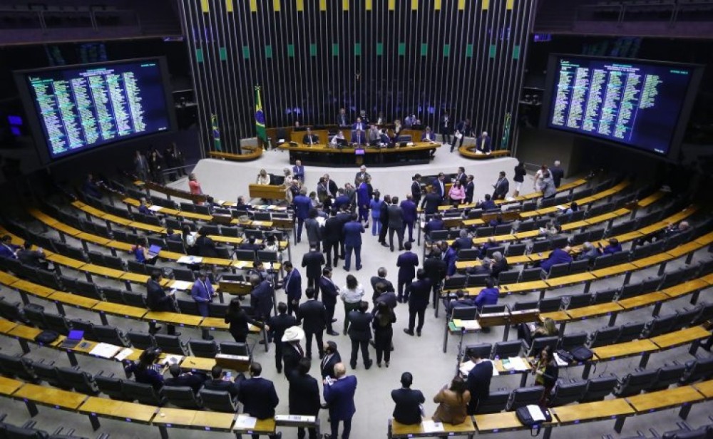 Deputados analisam pedidos de urgência para projetos de lei; acompanhe