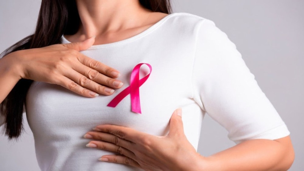 Outubro rosa: Como as empresas devem agir com as colaboradoras