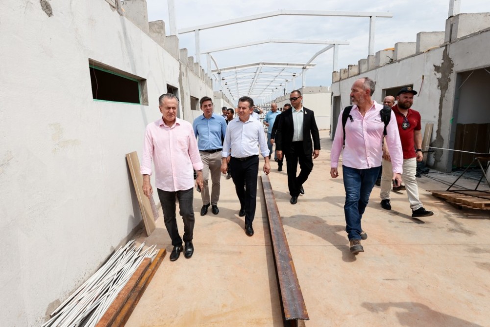 Governador vistoria obras de nova escola estadual: 