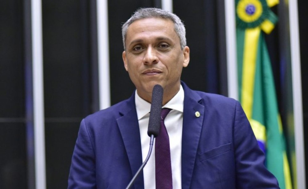 Câmara aprova projeto que obriga contratação de profissional de apoio escolar para alunos da educação especial; acompanhe