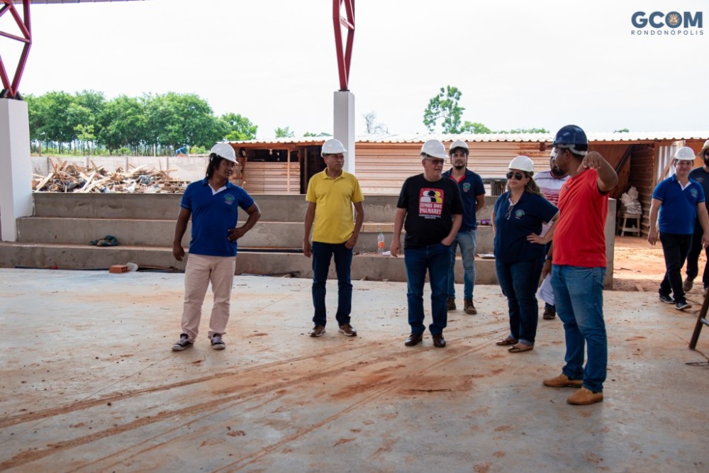 Prefeito visita construção de escola de tempo integral