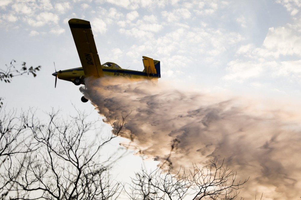 Corpo de Bombeiros extingue incêndio no Parque Estadual Encontro das Águas