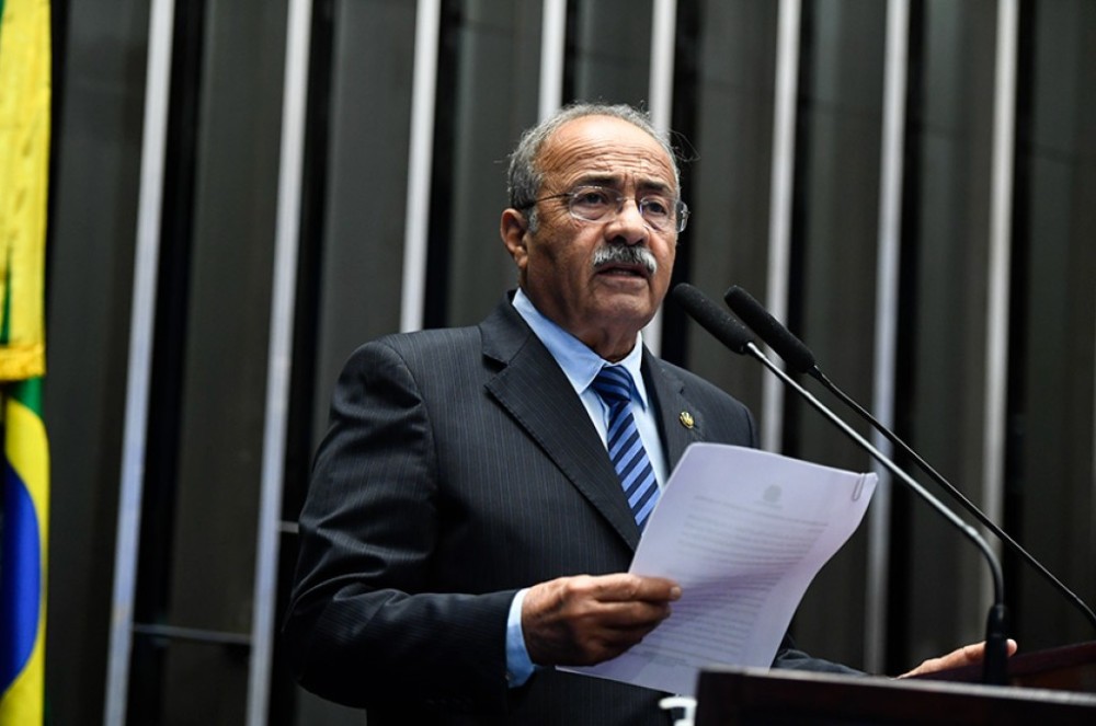Chico Rodrigues critica aumento nas passagens aéreas e cobra atuação da Anac