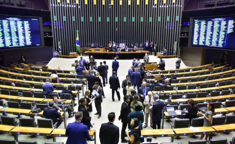 Câmara analisa projeto que prevê divulgação do direito de reconstrução mamária pelo SUS; acompanhe