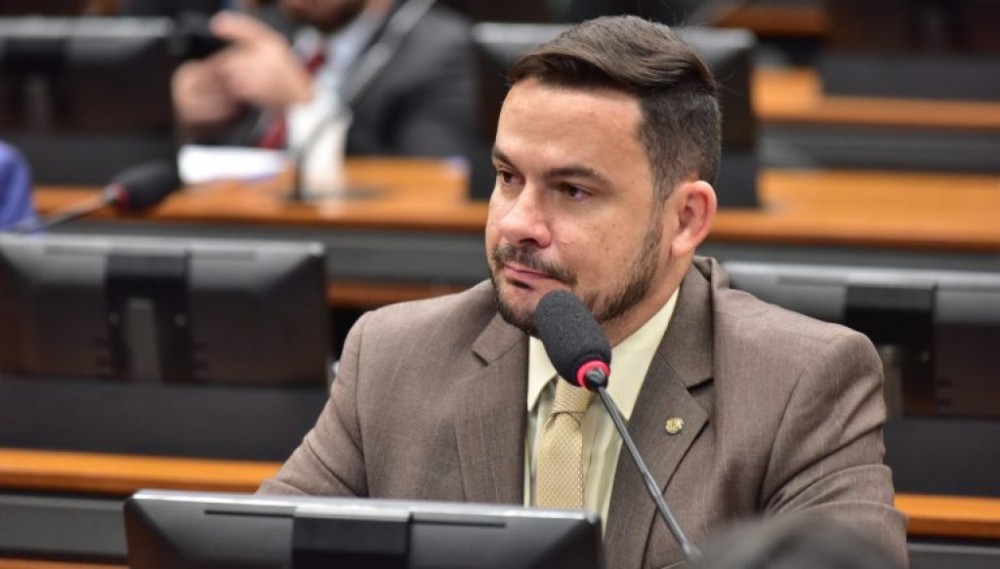 Comissão aprova reaproveitamento de ex-empregados de estatais privatizadas do setor elétrico