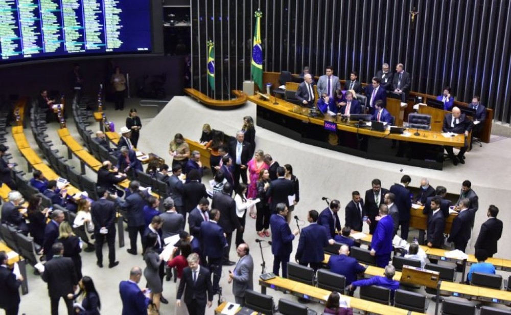 Câmara aprova projeto que obriga escolas a oferecer atendimento especializado a estudantes com autismo; acompanhe