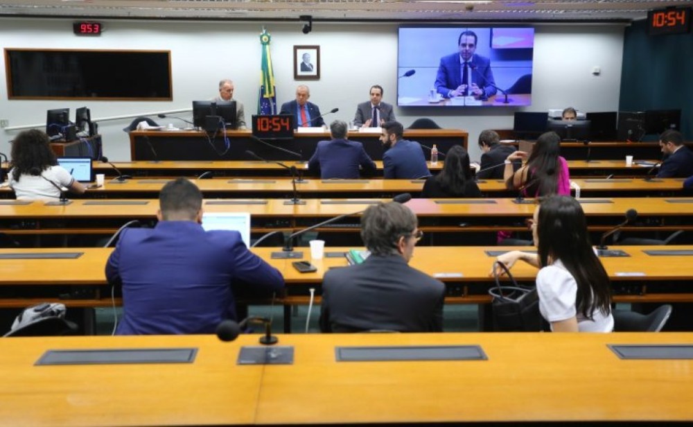 Debatedores e parlamentares pedem mudanças nas regras sobre importações pela internet