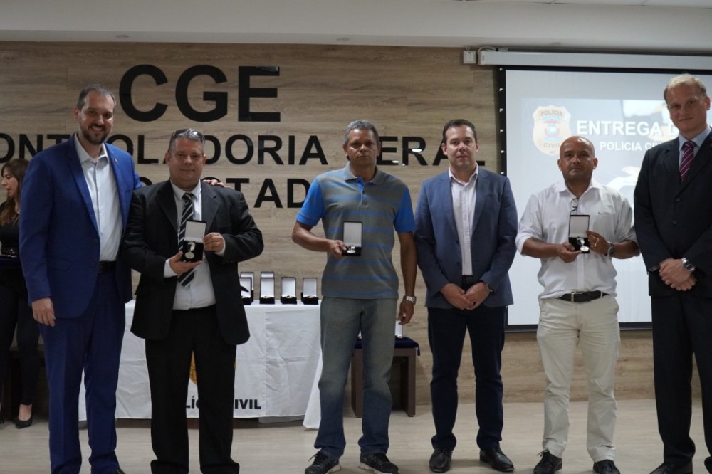 Policiais civis têm trabalho reconhecido em entrega de medalhas de Mérito Policial