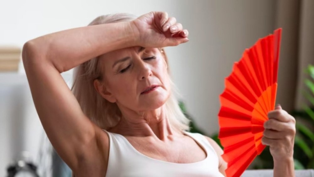 Reposição hormonal pode aliviar os sintomas da menopausa