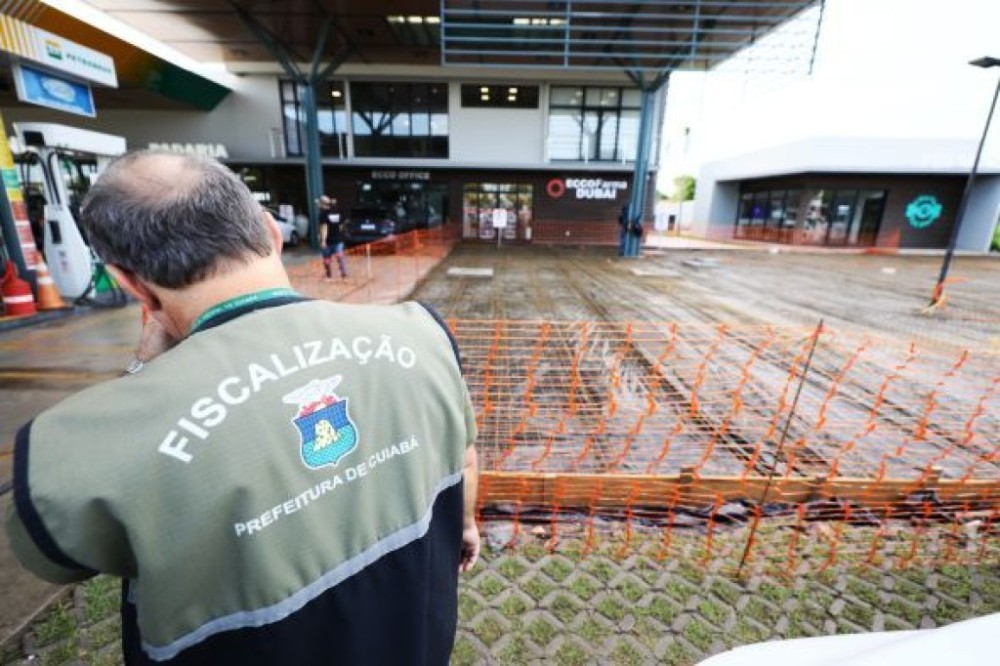 Secretaria de Ordem Pública embarga obra de concretagem externa em posto de combustível em Cuiabá