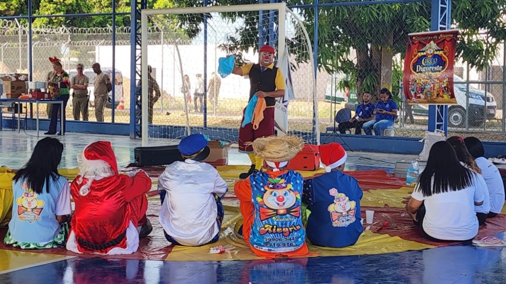 Adolescentes do Socioeducativo encerram oficina de palhaçaria com apresentação no Complexo Pomeri