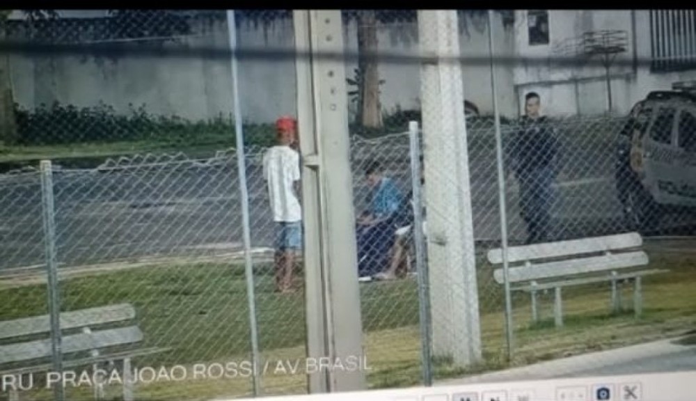 Duas pessoas são conduzidas à delegacia após câmeras do Vigia Mais MT flagram tráfico de drogas