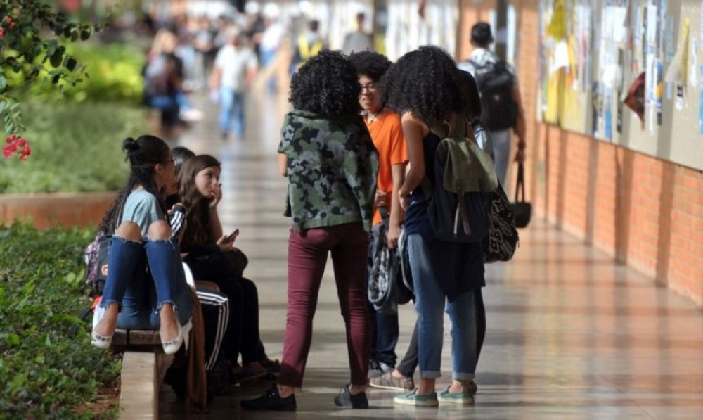 Entra em vigor lei que atualiza sistema de cotas no ensino federal