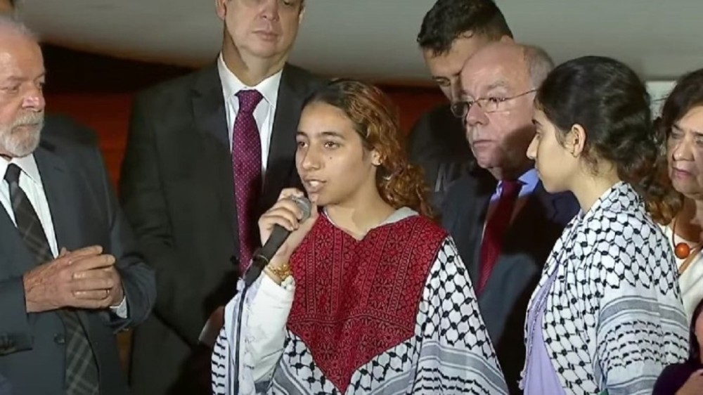 'Achei que eu ia morrer', diz jovem de 18 anos resgatada de Gaza