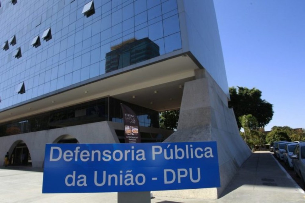 Lei cria gratificação por acúmulo de função a defensor público da União