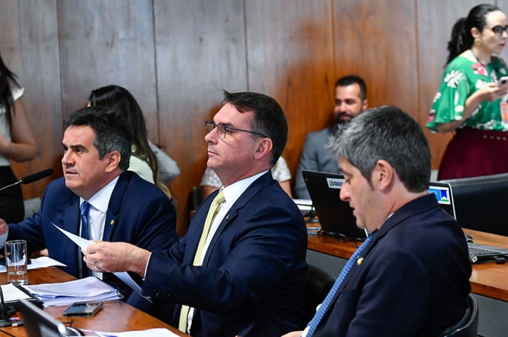 Aprovadas na CCJ mudanças nas leis sobre turismo e transporte aéreo