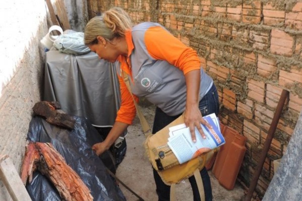 Pit stop e visitas para prevenir a dengue no Centro