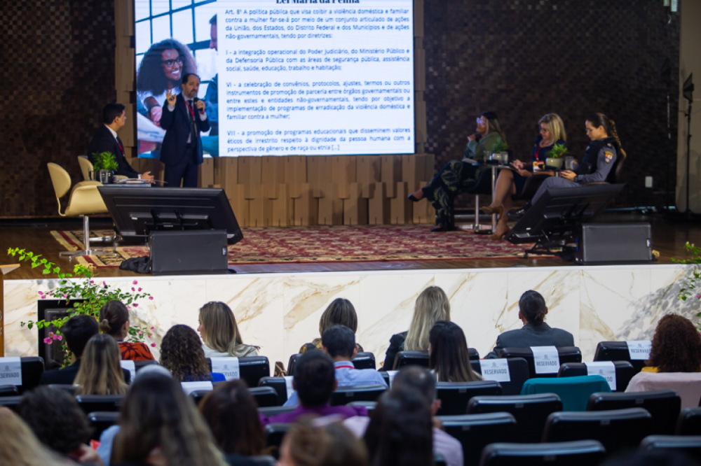 Maria da Penha nas escolas é abordada em Encontro das Redes de Enfrentamento à Violência Doméstica