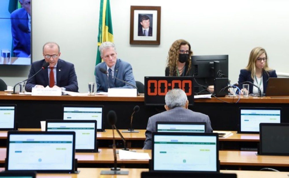 Comissão aprova 52 recomendações para o novo pacto de reparação do crime socioambiental de Mariana