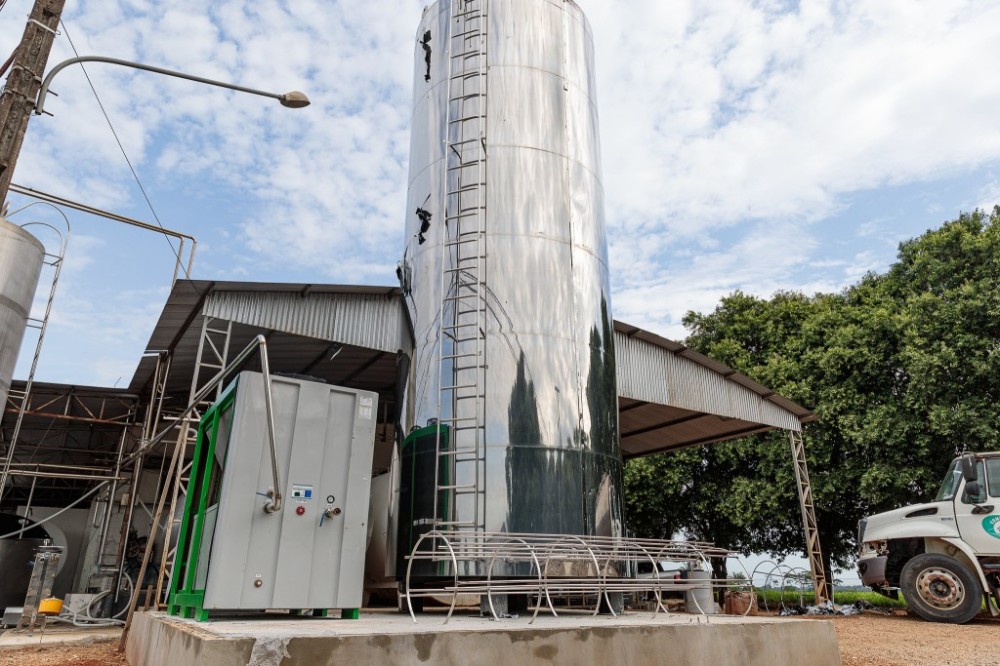 Governo entrega silo de armazenamento de leite e novilhas prenhes para produtores familiares de Alta Floresta