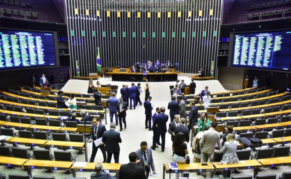 Deputados analisam requerimentos de urgência; acompanhe