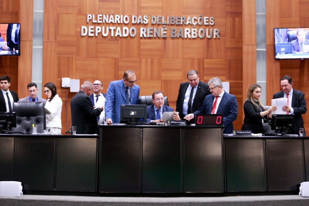 Deputados votam 38 vetos em duas sessões ordinárias