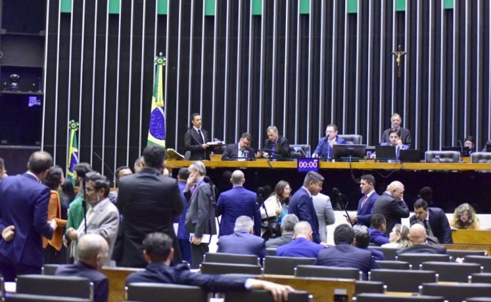 Deputados rejeitam urgência para participação de presidente do TCU em conselho da ONU